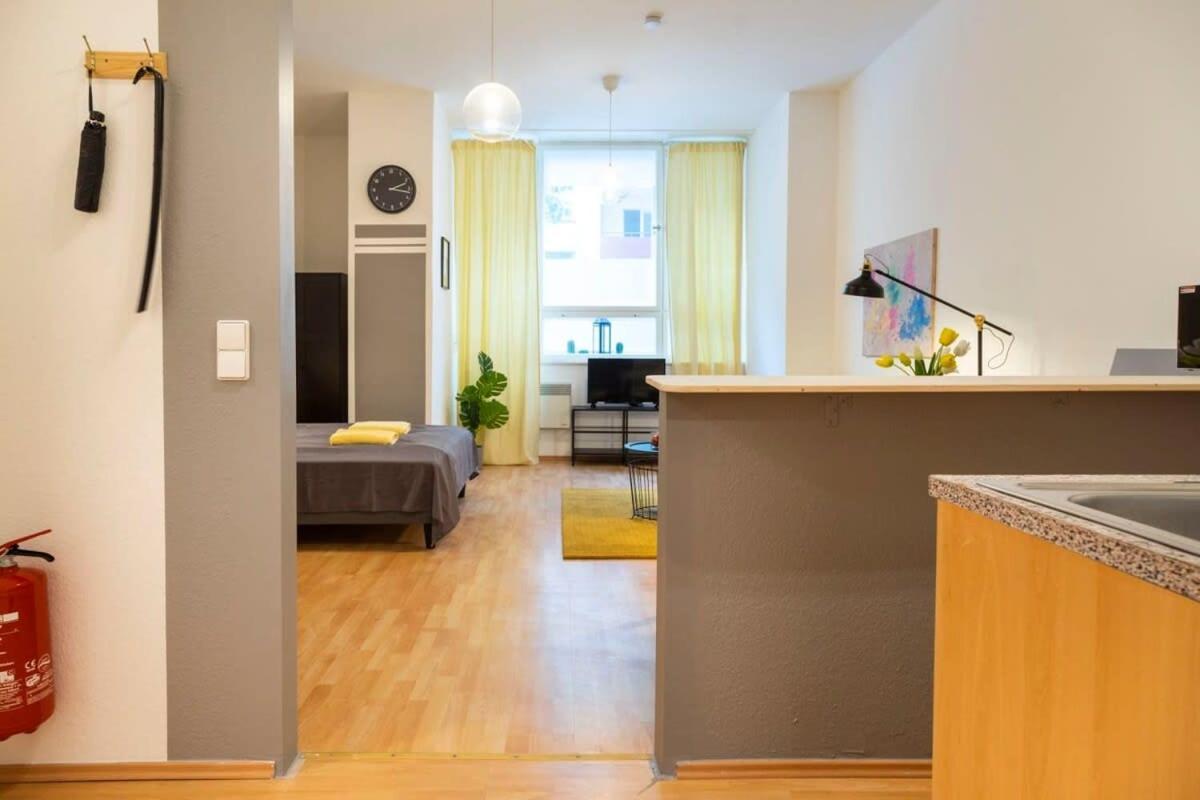Cozy 2 Room Apartment Next To Hermannstrasse Berlin Zewnętrze zdjęcie
