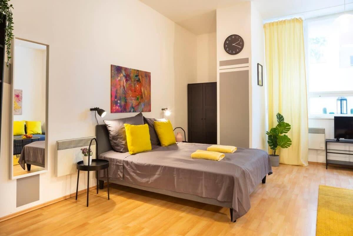Cozy 2 Room Apartment Next To Hermannstrasse Berlin Zewnętrze zdjęcie