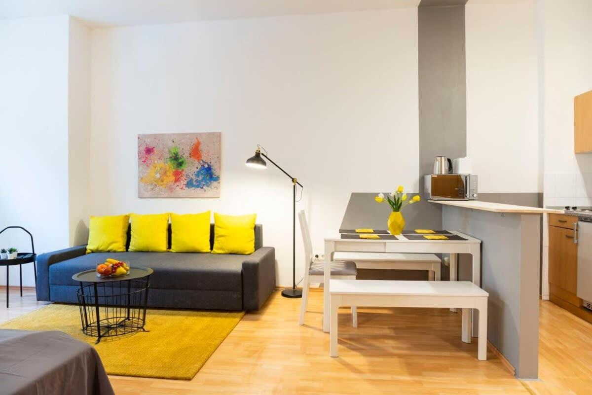 Cozy 2 Room Apartment Next To Hermannstrasse Berlin Zewnętrze zdjęcie