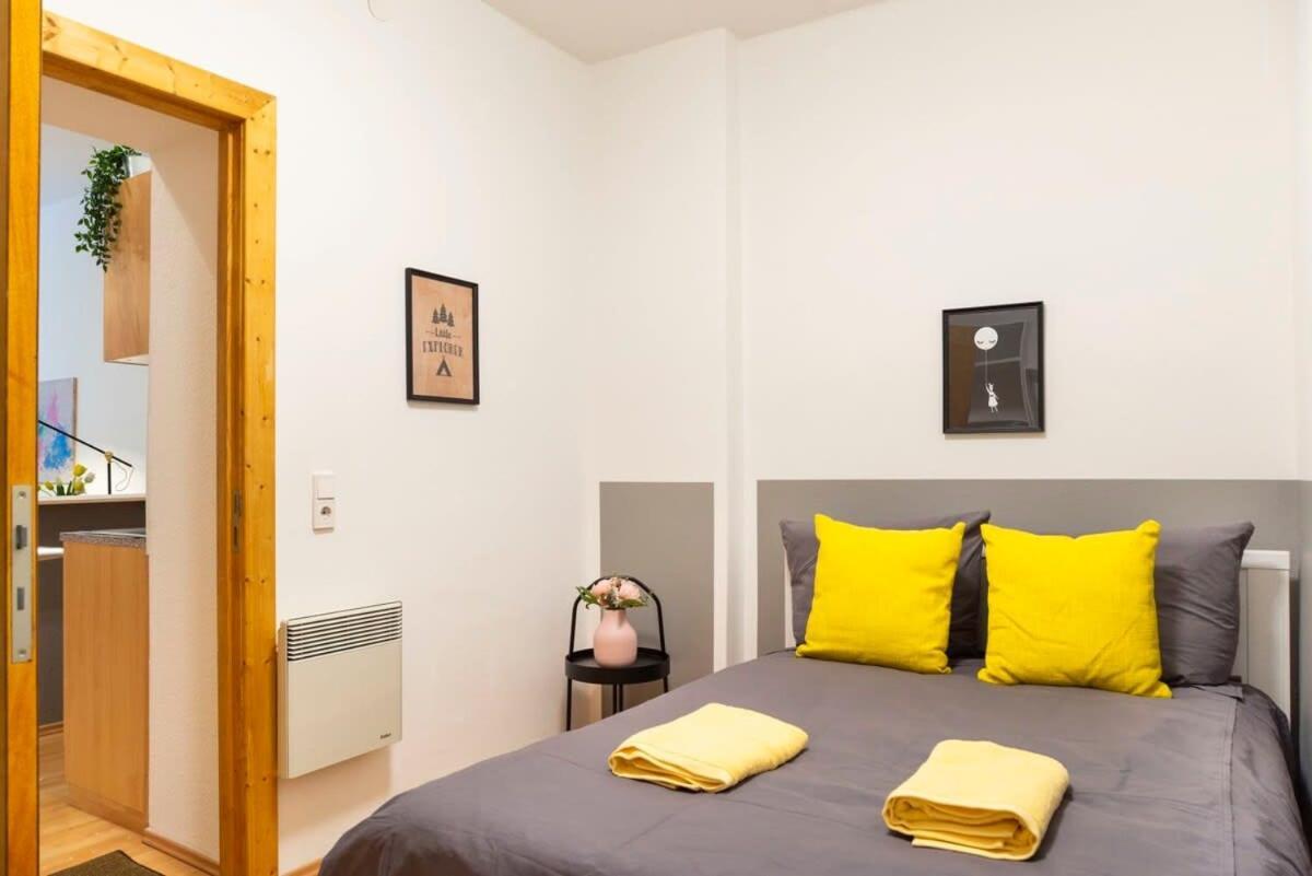 Cozy 2 Room Apartment Next To Hermannstrasse Berlin Zewnętrze zdjęcie