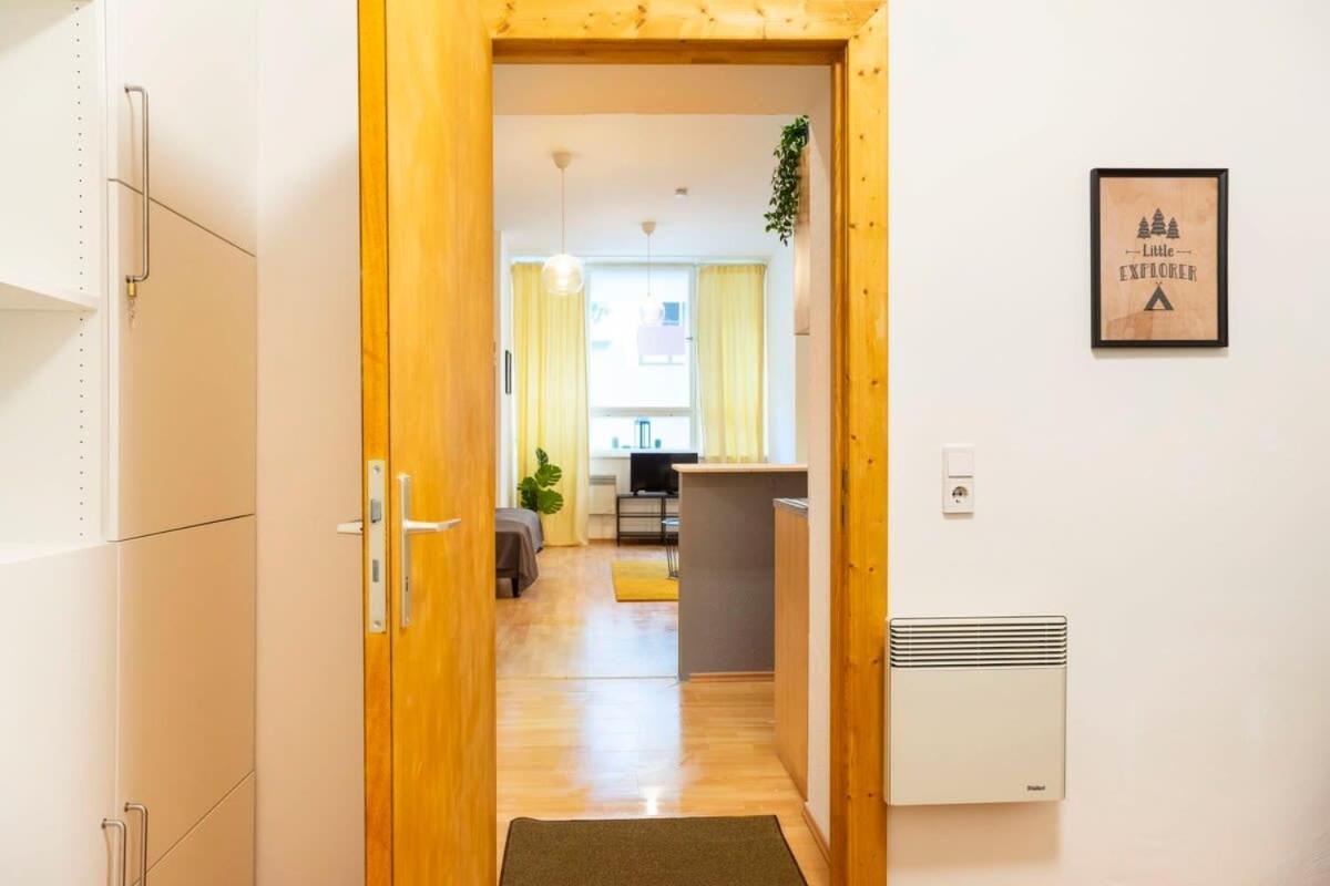 Cozy 2 Room Apartment Next To Hermannstrasse Berlin Zewnętrze zdjęcie